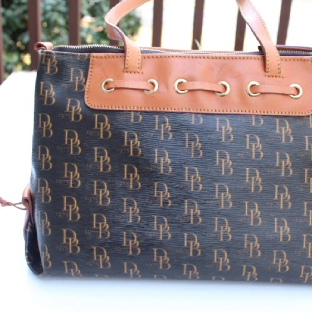 Dooney & Bourke signature logo tassel tote bag